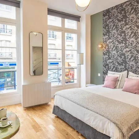 Charming In The Heart Of Belleville Apartment