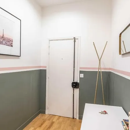 Charming In The Heart Of Belleville Paris